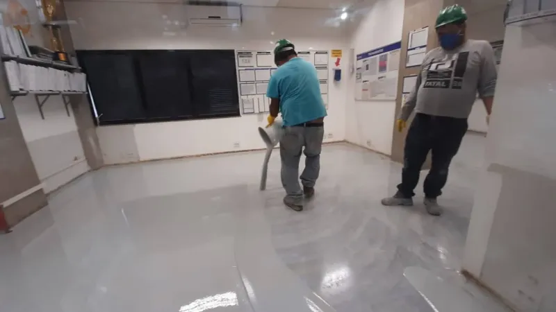 Revestimento autonivelante epóxi – porcelanato líquido Revestimento autonivelante epóxi – porcelanato líquido