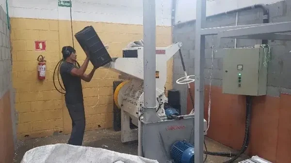 Imagem ilustrativa de Moagem de plastico